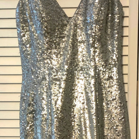 Clothing - Picture 4 of 16